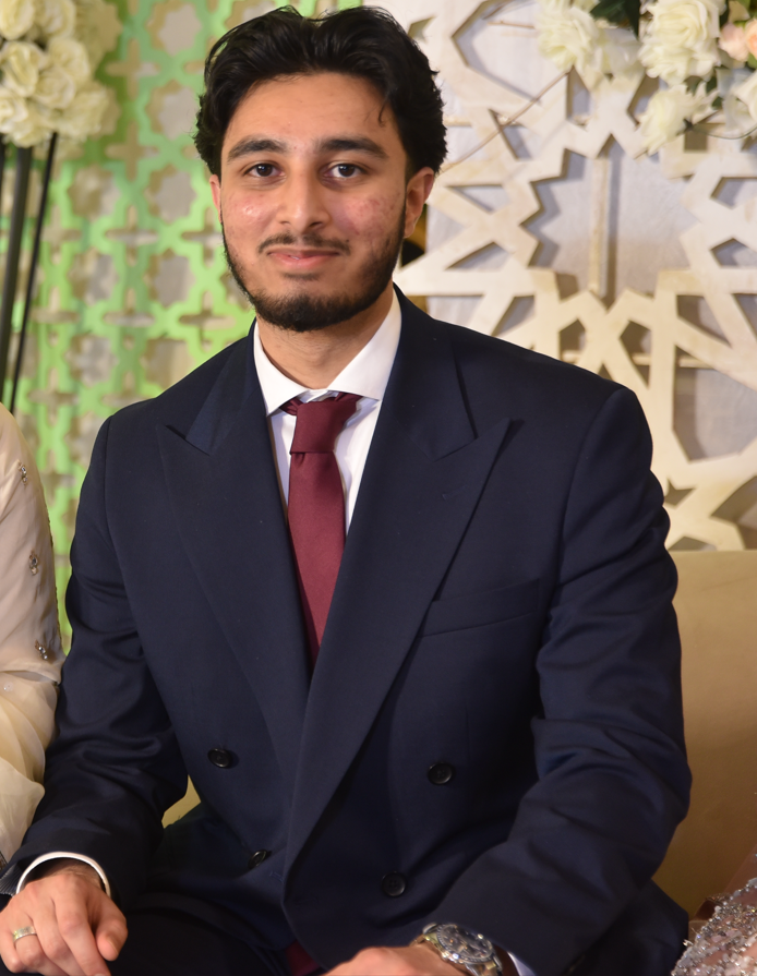 Hamza Munum — A-Level Biology & Chemistry tutor